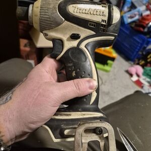 Makita BTD142 And Bl1830 18v Cordless Impact Driver And 3.0Ah Battery